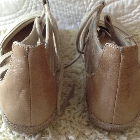 NAOT Gladiator "8" Leather/Suede flats, Tan Kata, Comfort, Trending, Strappy - Picture 3 of 6